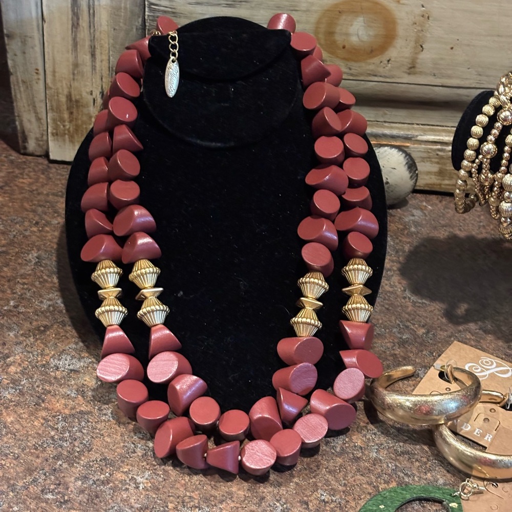 New Plunder jewelry bundle necklaces, bracelets & earrings - Picture 2 of 4